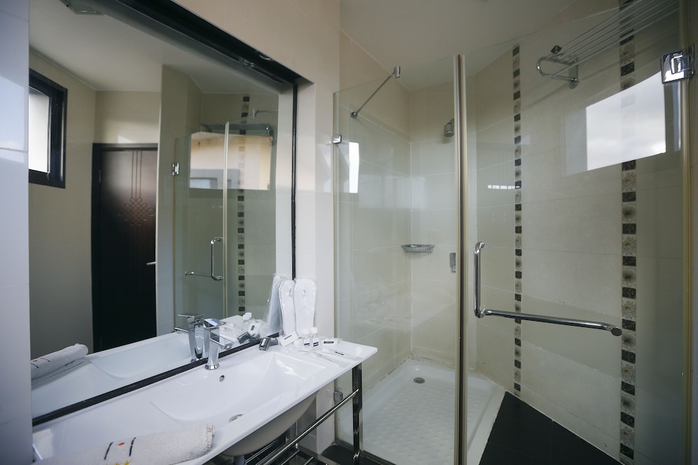 Triple Room, Smoking photo 2