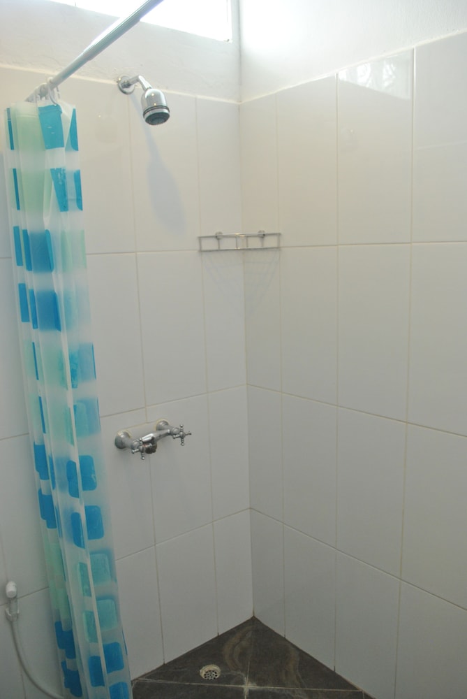 Standard Triple Room (No View) photo 2