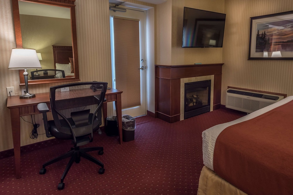 Suite, 1 King Bed, Non Smoking, Jetted Tub - Photo 3