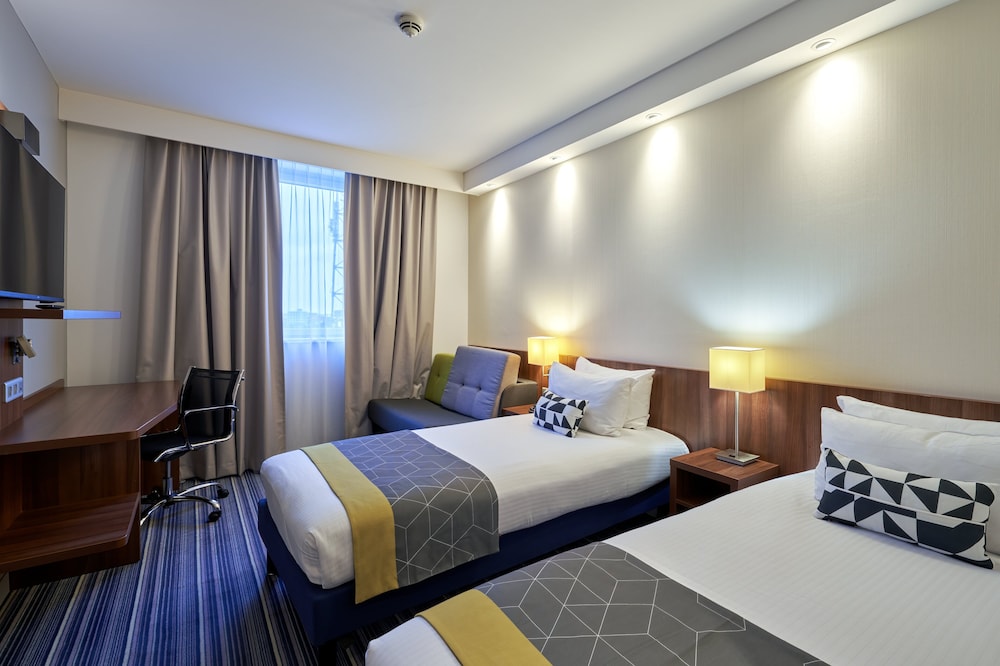 Standard Room, 2 Twin Beds (Free Breakfast) thumbnail 6