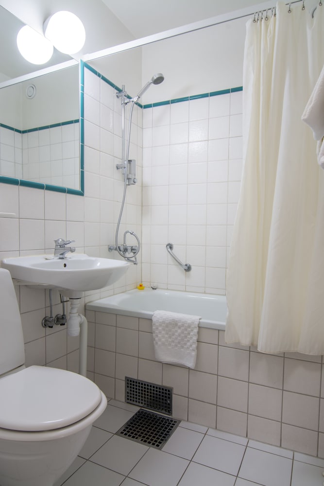 Standard Double Room, Non Smoking - Photo 4