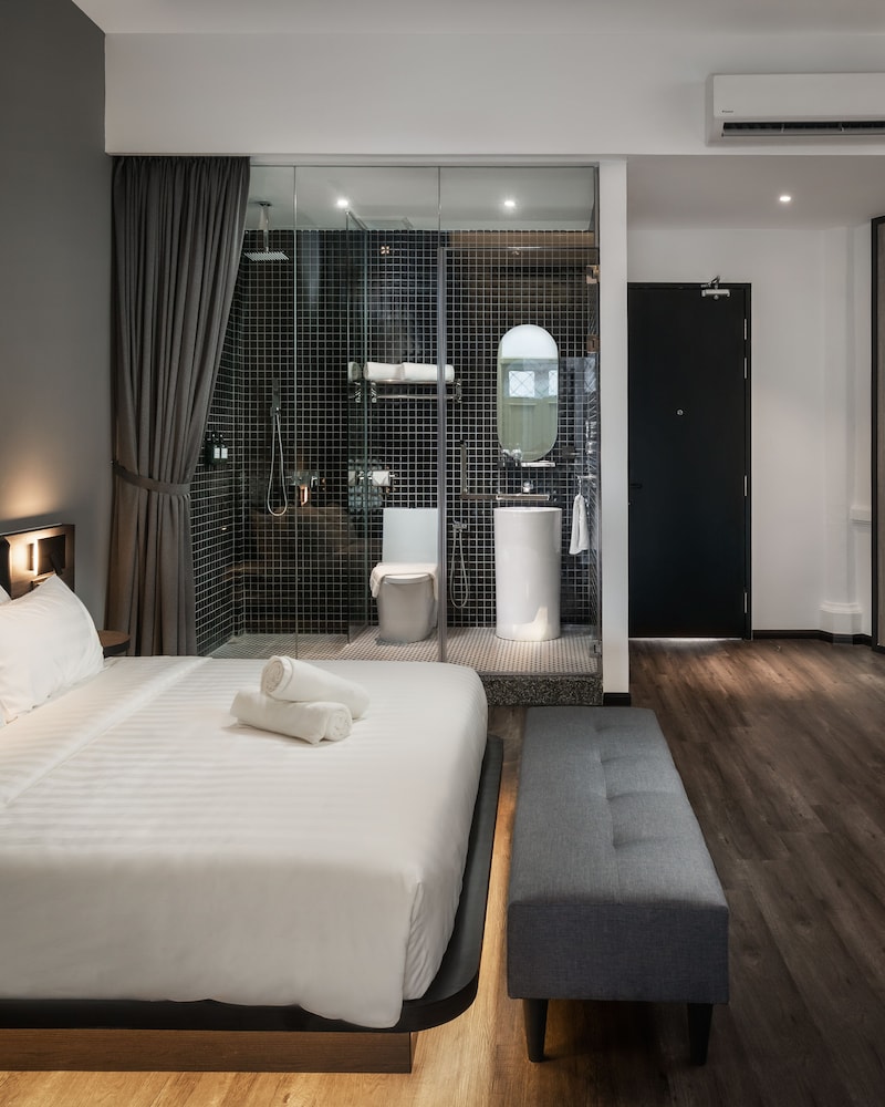 Deluxe Double Room, Bathtub - Photo 4