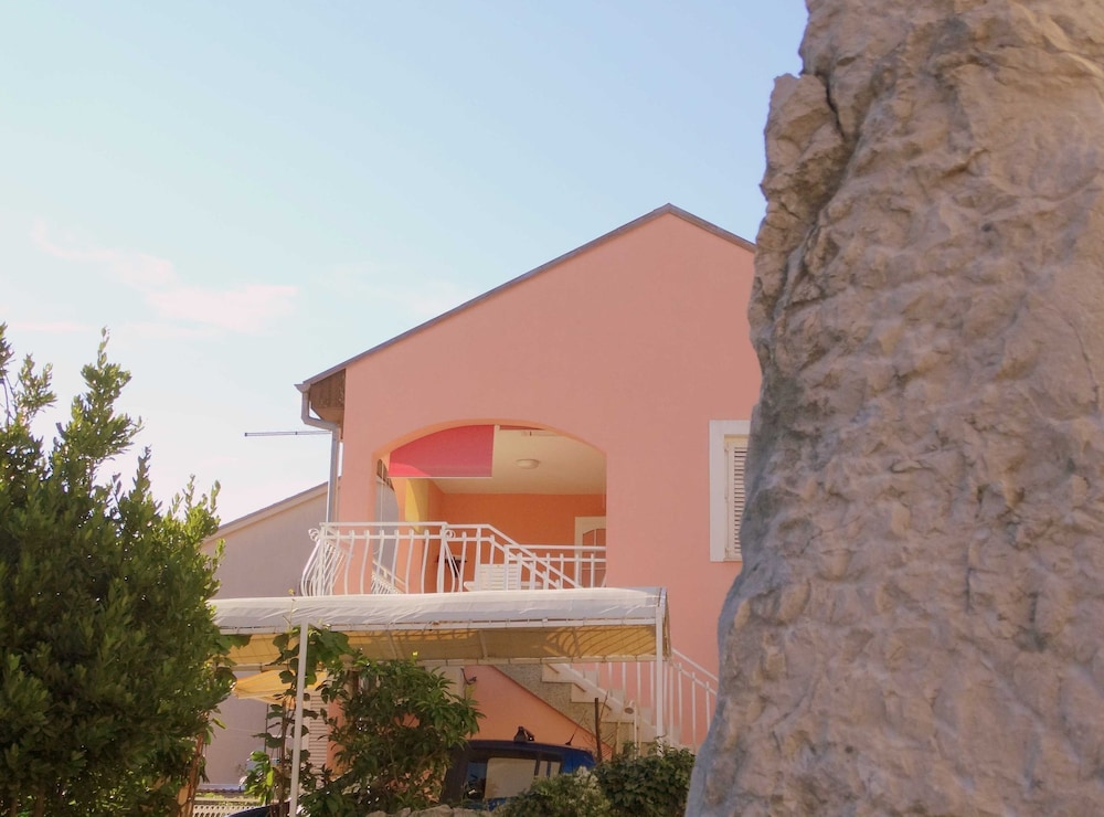 Apartment (Two Bedroom Apartment with Balcony an)