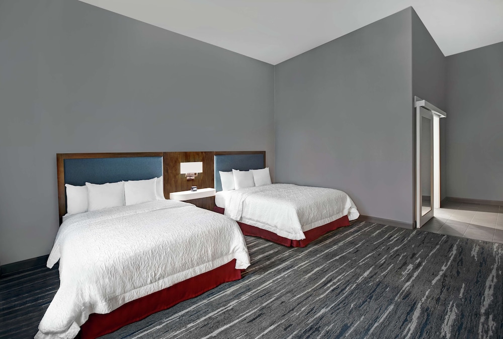 Room, 2 Queen Beds, Accessible (Roll-In Shower, Mobility & Hearing) - Photo 2