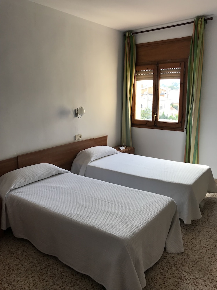 Standard Double Room, Shared Bathroom photo 3
