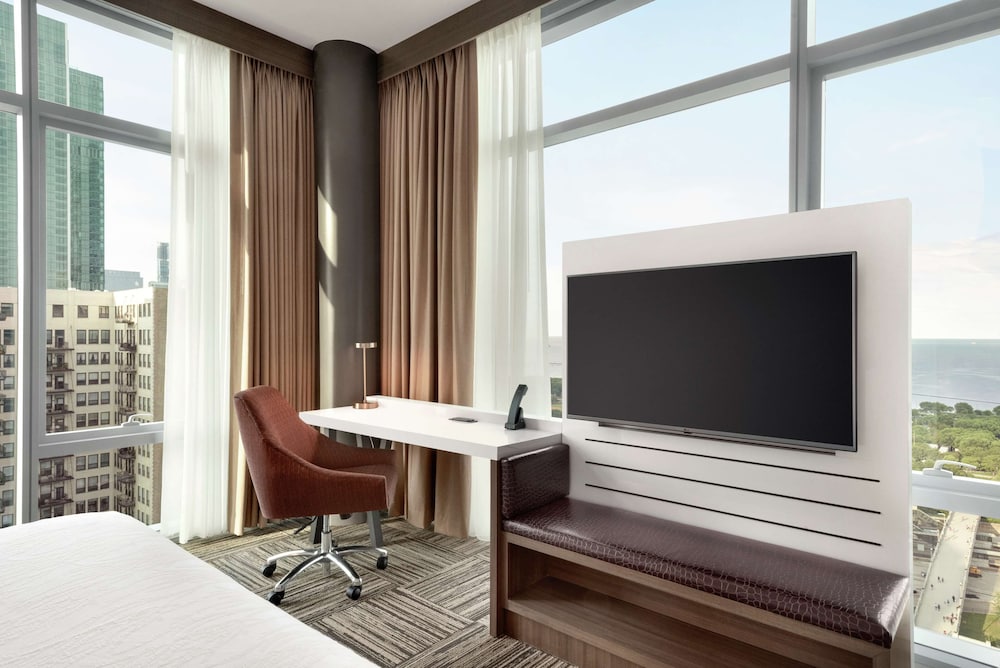 Room, 1 King Bed, Accessible (Mobility & Hearing, Roll-in Shower) - Photo 2