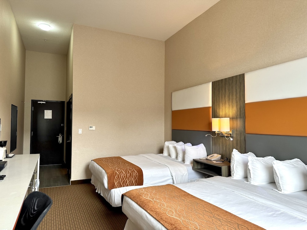 Standard Room, 2 Queen Beds, Microwave photo 1