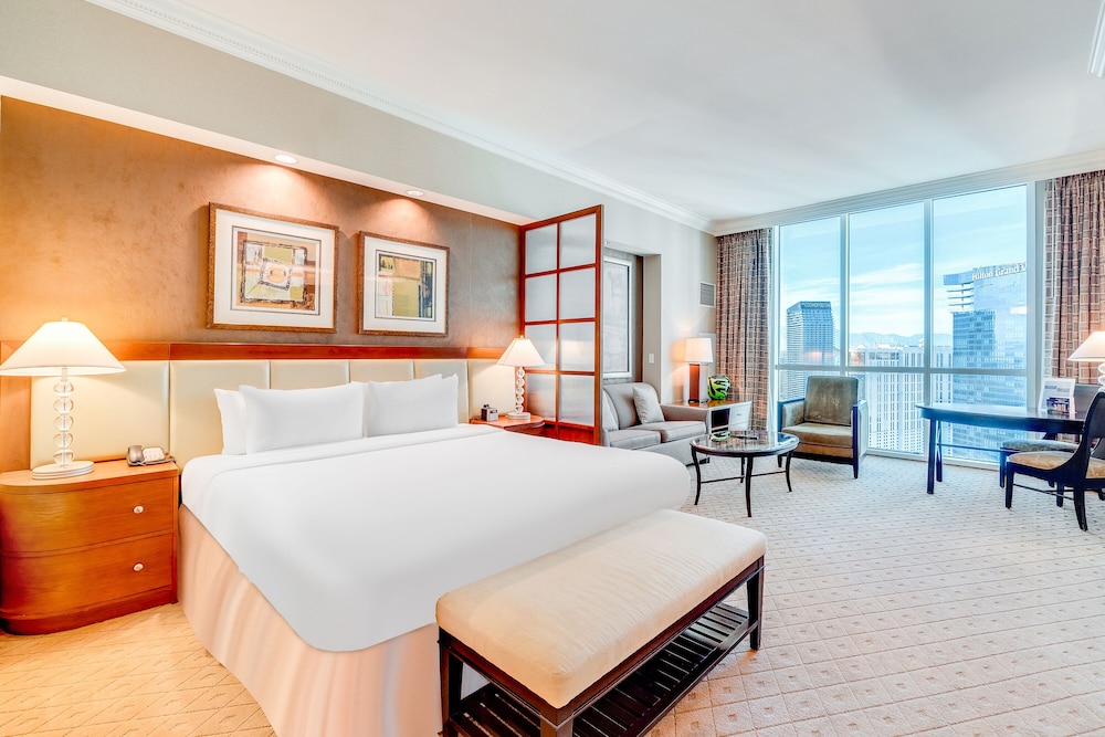 Deluxe Balcony Suite - Photo 19