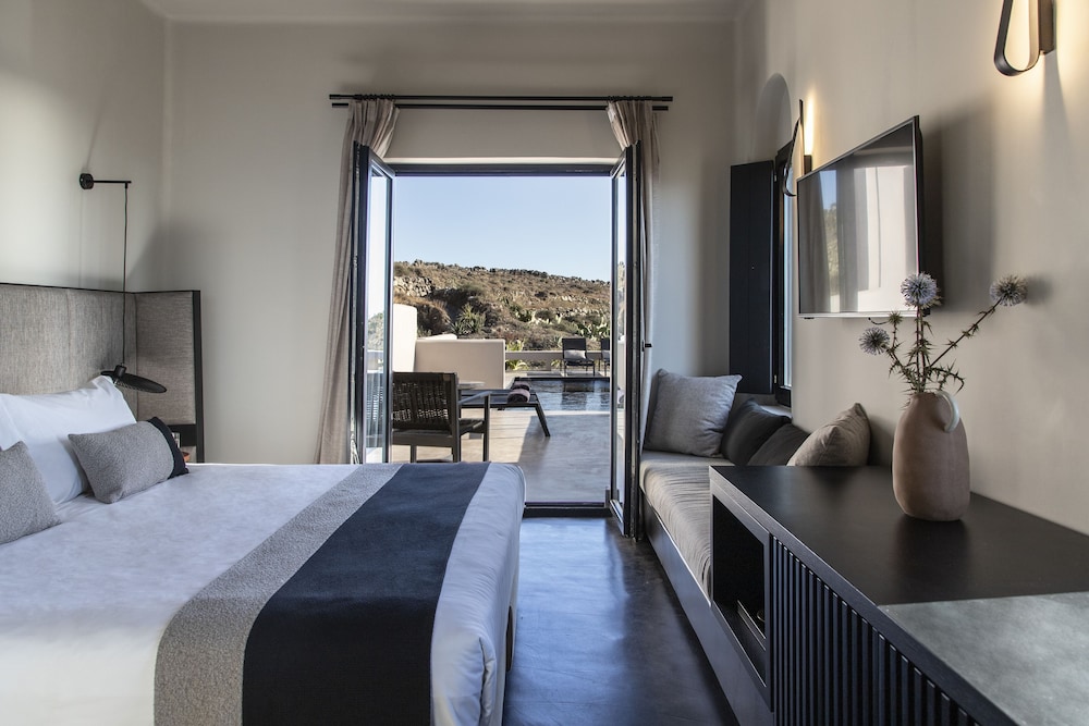 Rocky Room with Sea View and Independent Pool - Photo 5