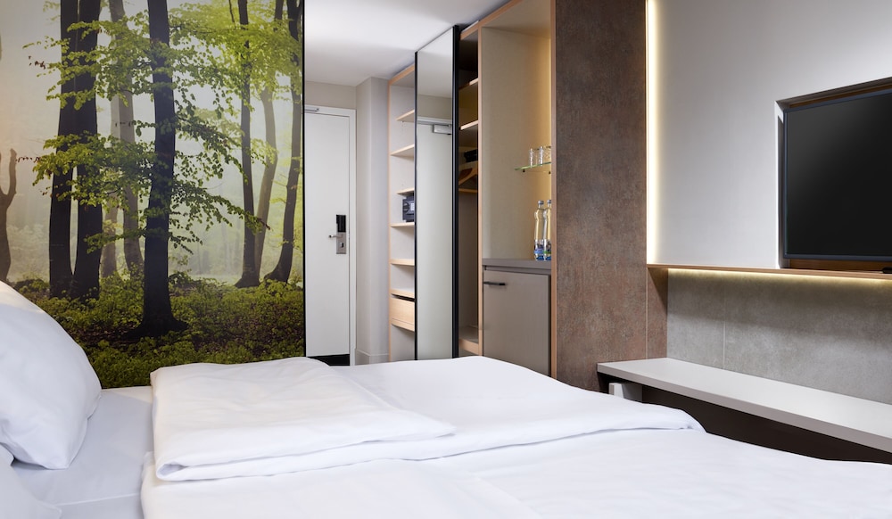 Deluxe Room (with Extrabed) photo 3