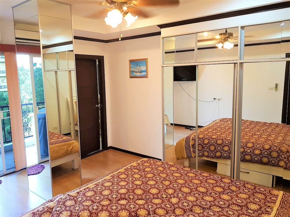 Condo, 1 Bedroom, Smoking, Balcony
