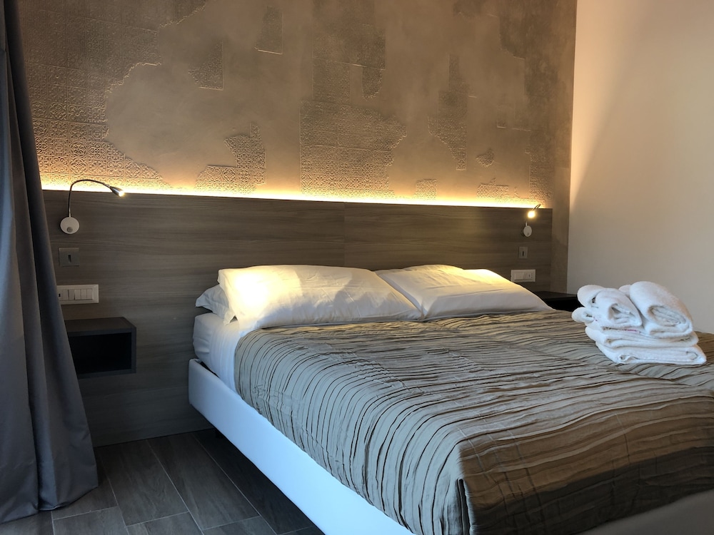 Basic Double or Twin Room, Patio - Photo 2