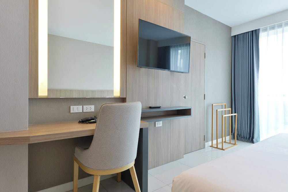 Family Room, Multiple Beds, City View - Photo 2