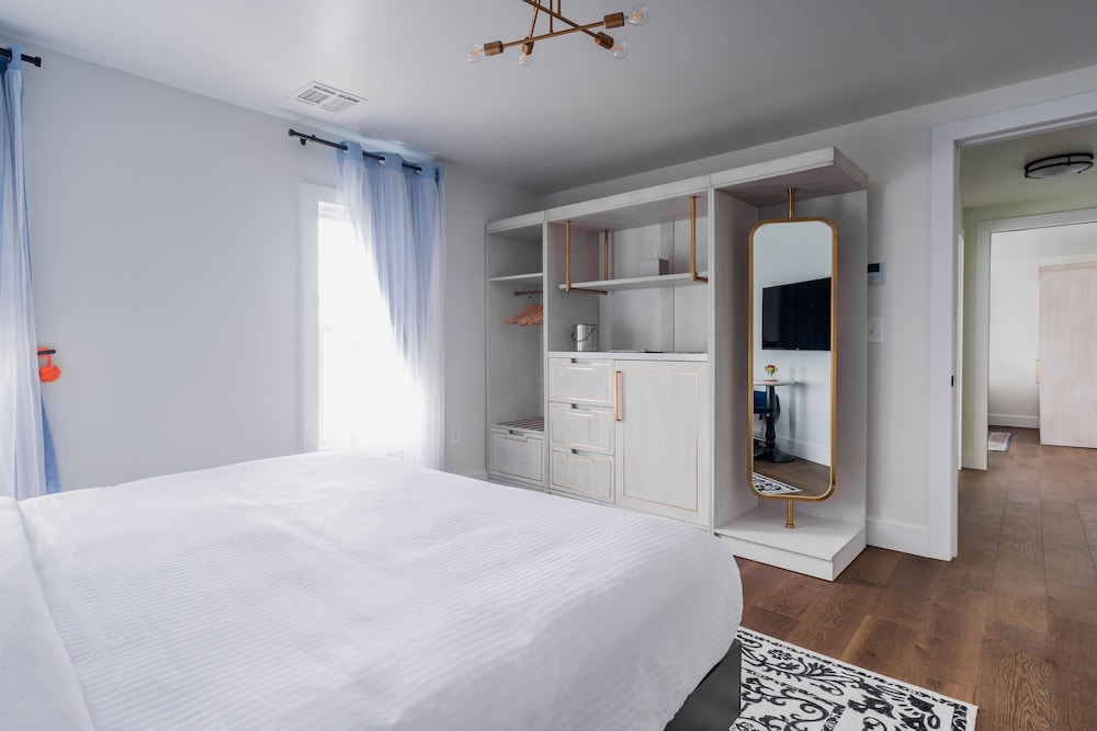 Dueling King Suite photo 3
