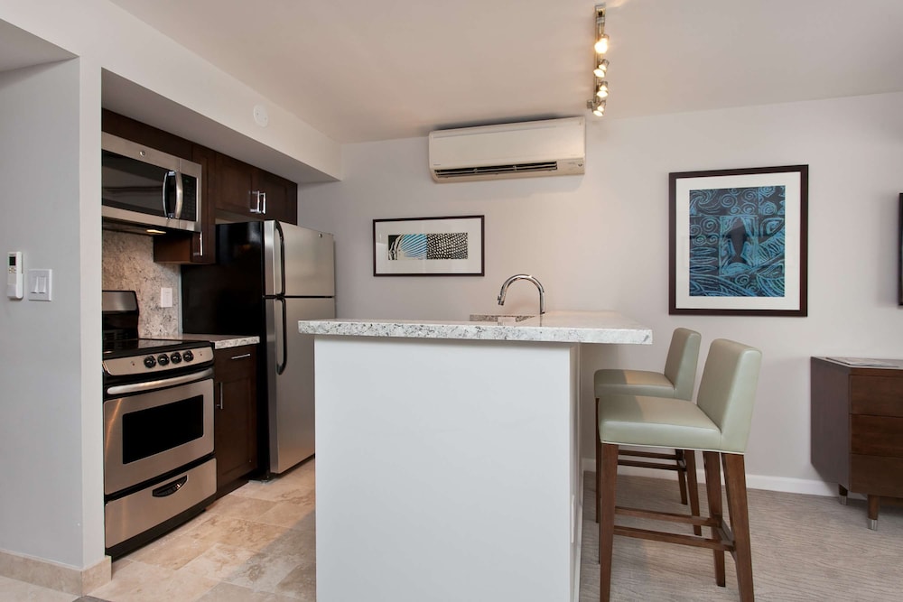 Luxury Junior Suite Partial Ocean View - Photo 3