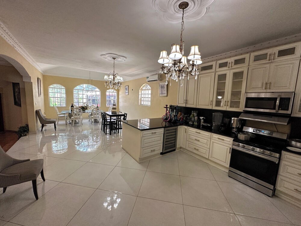 Panoramic Room, Multiple Beds, Non Smoking, Private Bathroom (Whole House)