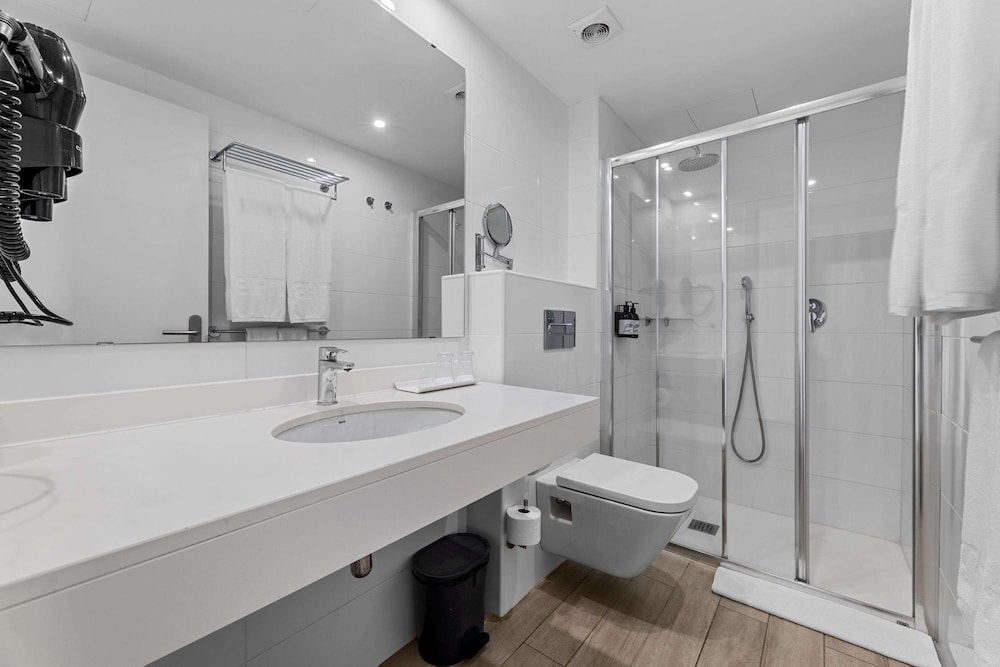 Junior Suite (3 Adults) - Photo 10
