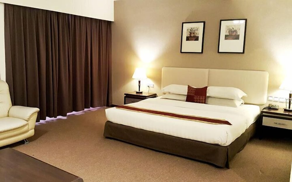 Executive Suite, Kitchenette