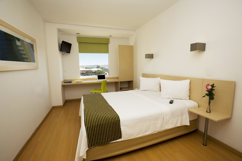 Superior Room, 1 Queen Bed - Photo 5