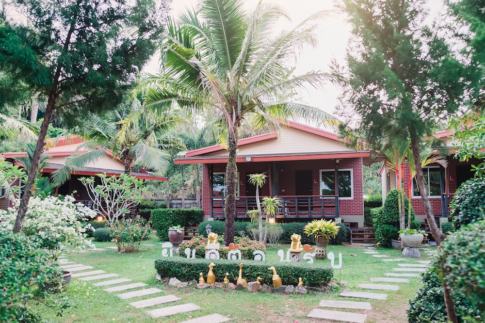 Deluxe Bungalow photo 2