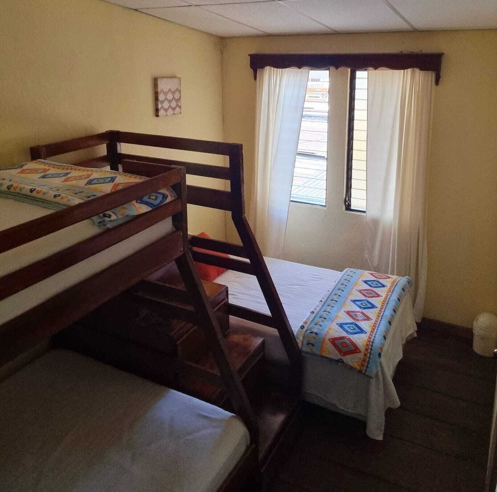 Economy Quadruple Room photo 3
