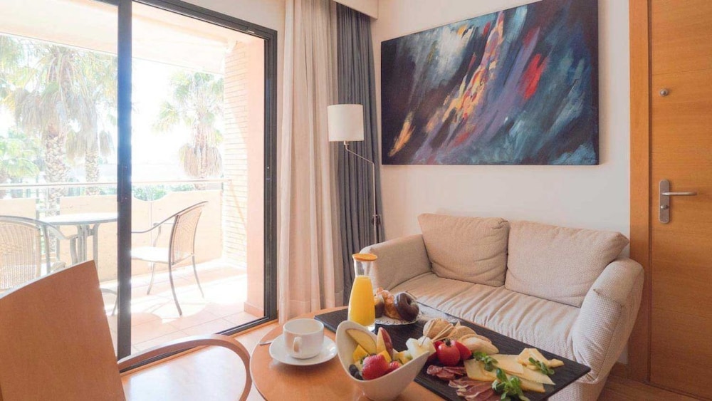 Triple Room (2 adults and 1 child) photo 3