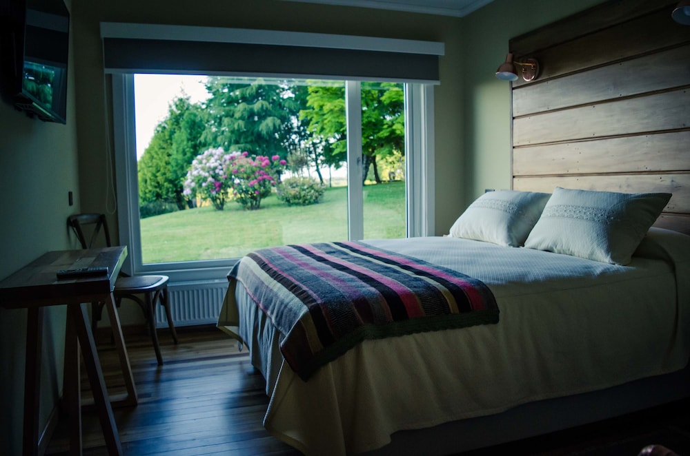 Suite, 1 King Bed, Jetted Tub, Garden View photo 2