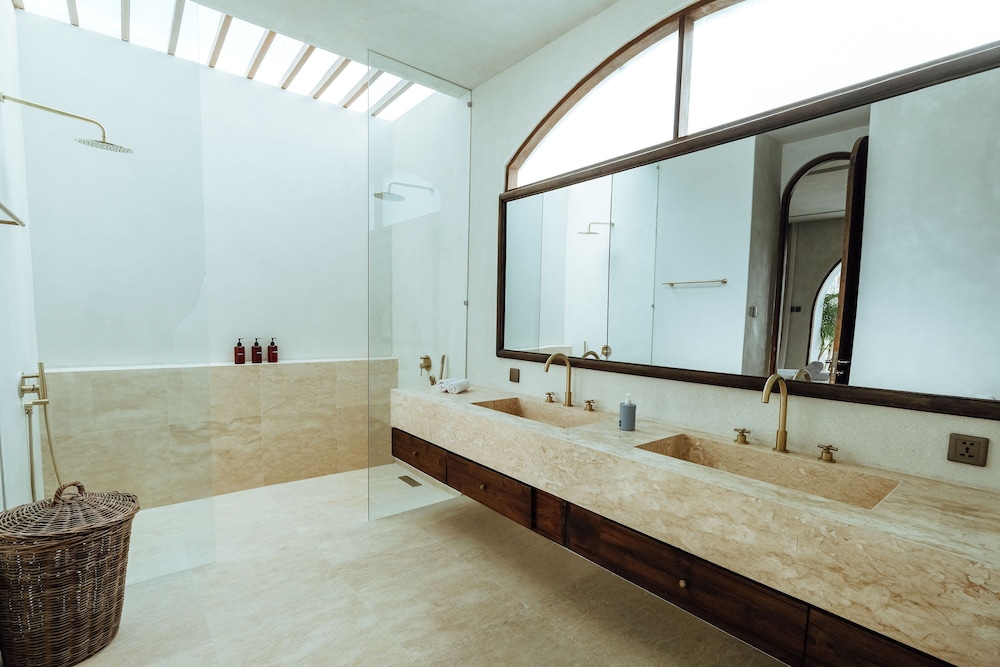 Villa photo 2