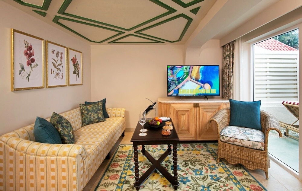 Deluxe Suite, Sea View - Photo 3