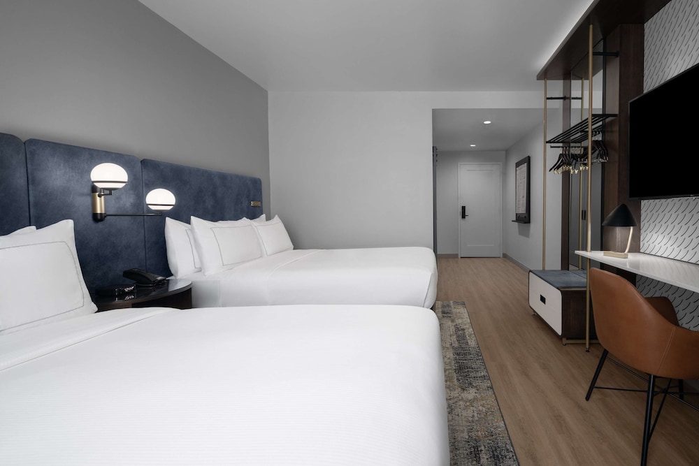 Room, 2 Queen Beds, Accessible, Bathtub (Mobility) - Photo 2