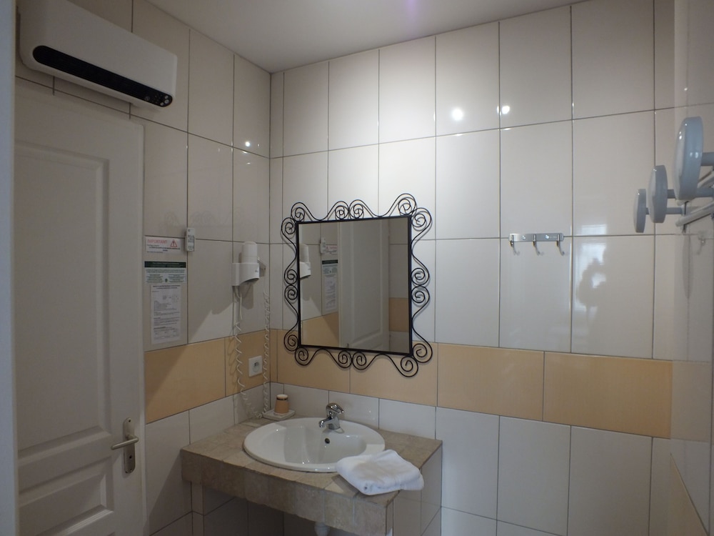 Classic Double or Twin Room photo 3