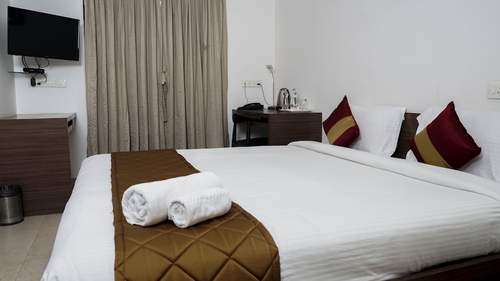 Deluxe Queen Room - Photo 6