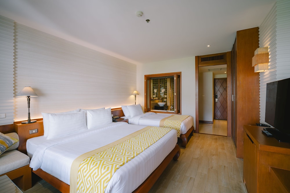 Deluxe room - Royal Wing 1 Queen,1 Single - Photo 3