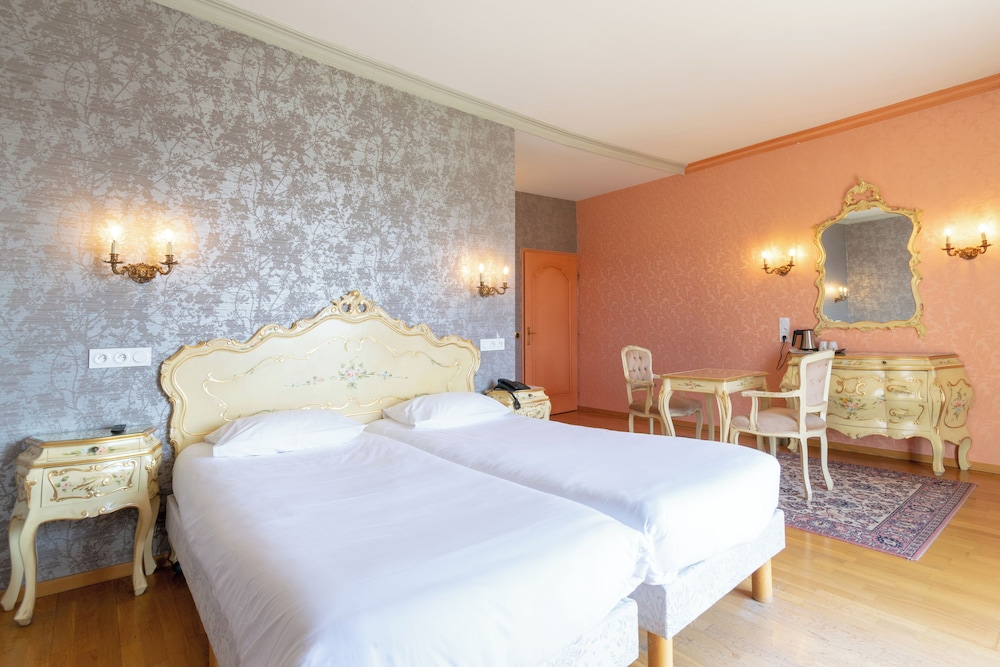 Superior Twin Room, Lake View photo 1
