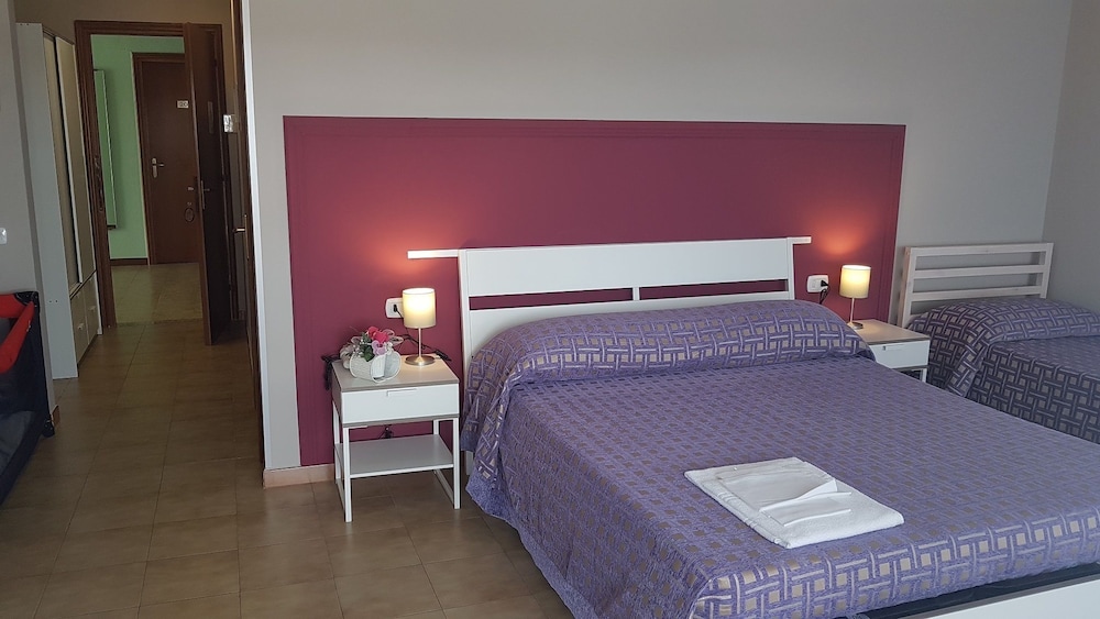 Standard Double or Twin Room, Accessible photo 3