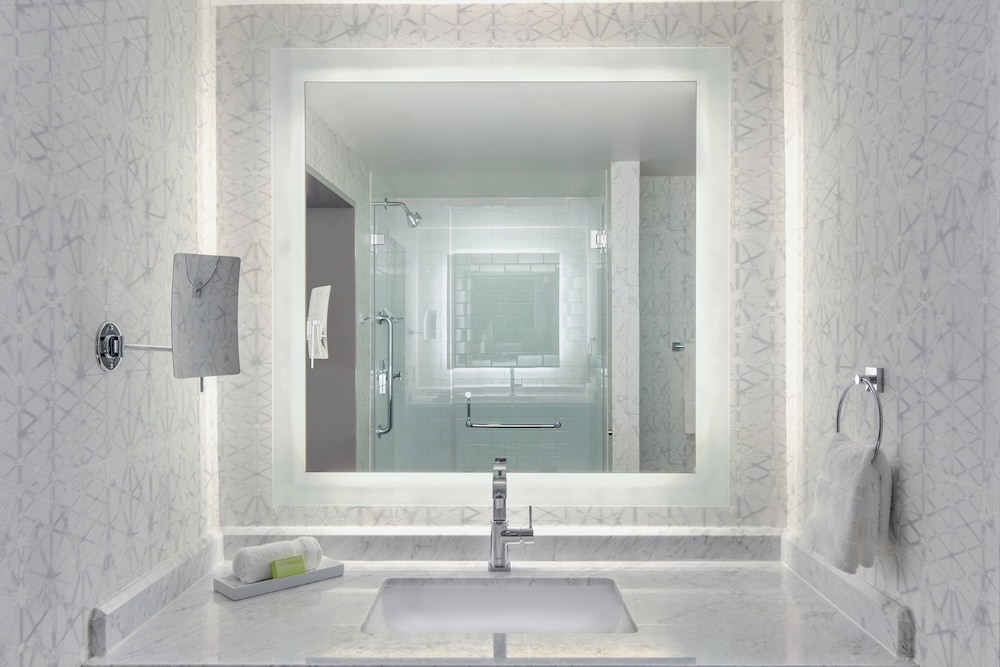 Suite, 1 Bedroom, Accessible Bathtub (Accessible) - Photo 5