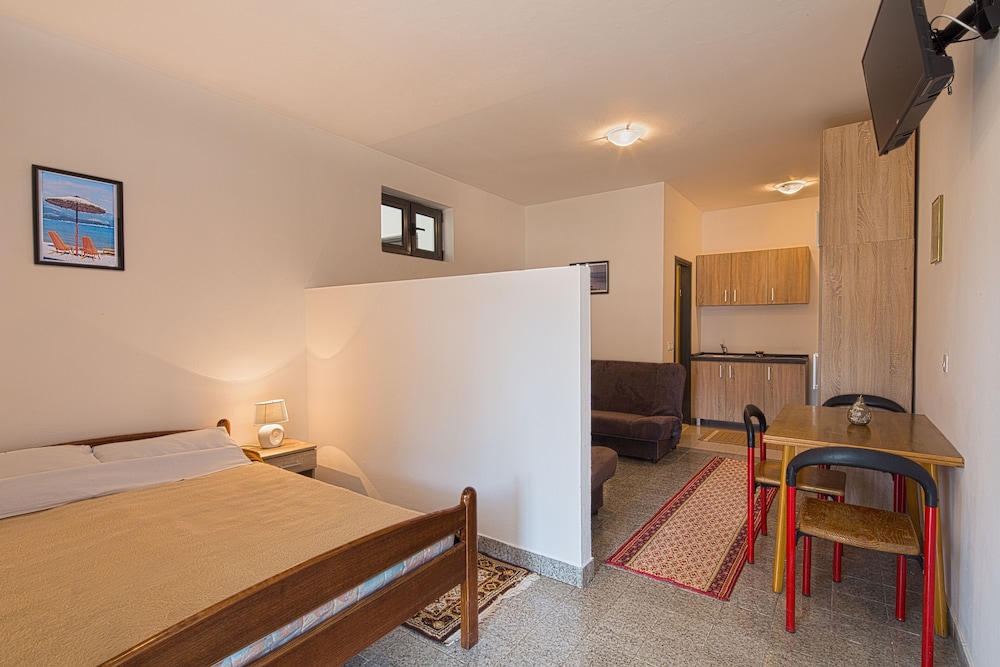 Family Studio - Photo 6