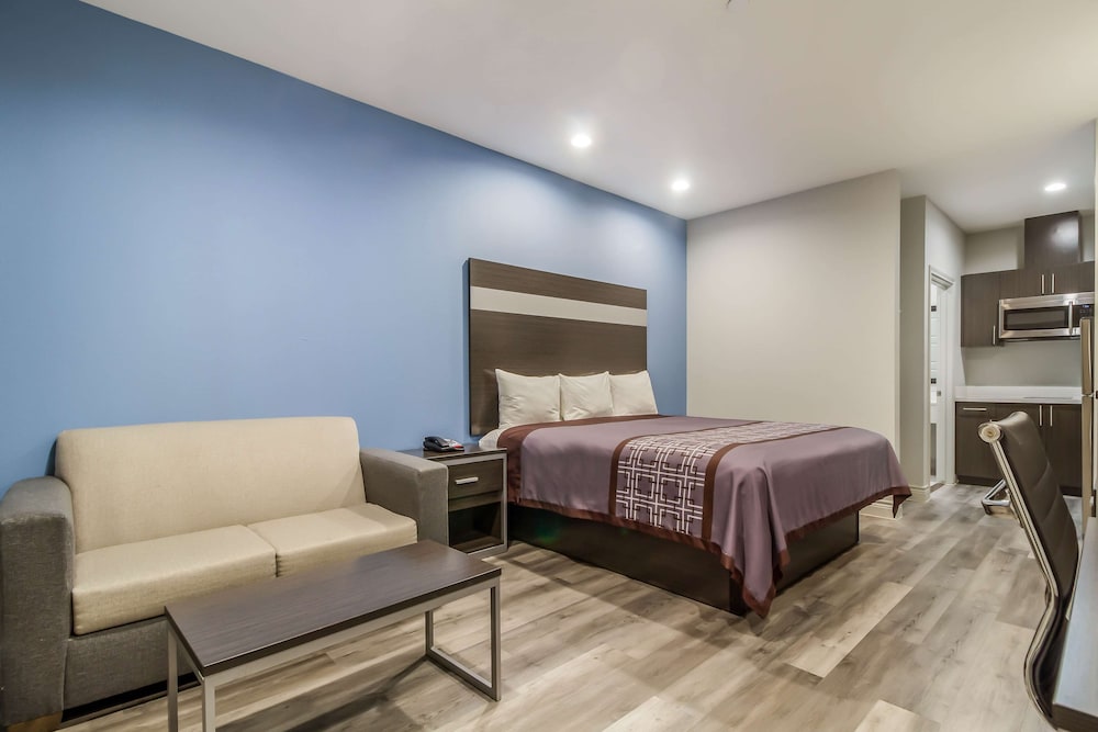 Standard Room, 1 King Bed, Non Smoking, Kitchenette - Photo 5
