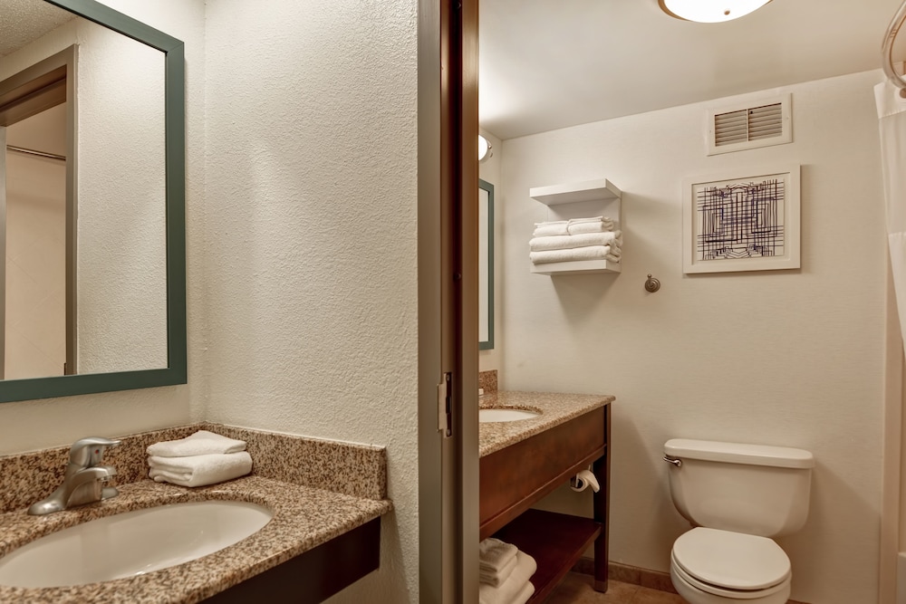 Room, 2 Queen Beds, Non Smoking (Special) - Photo 4