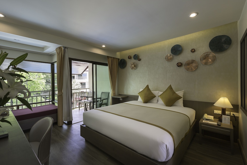Deluxe Room, Pool View