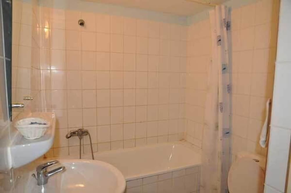 Deluxe Double Room, 1 Queen Bed, Non Smoking, Courtyard View photo 1