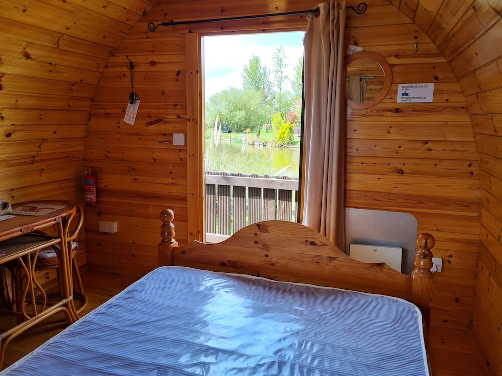 Classic Cabin, Lake View (Barn Owl - Glamping Pod) - Photo 6