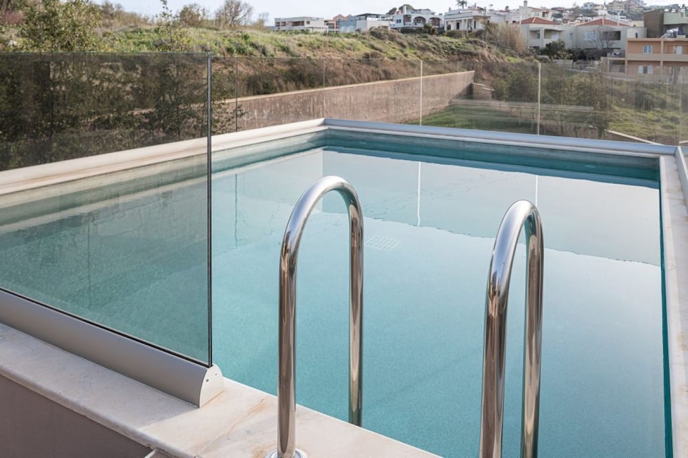 Luxury Maisonette with Private Pool & Sea View - Photo 11