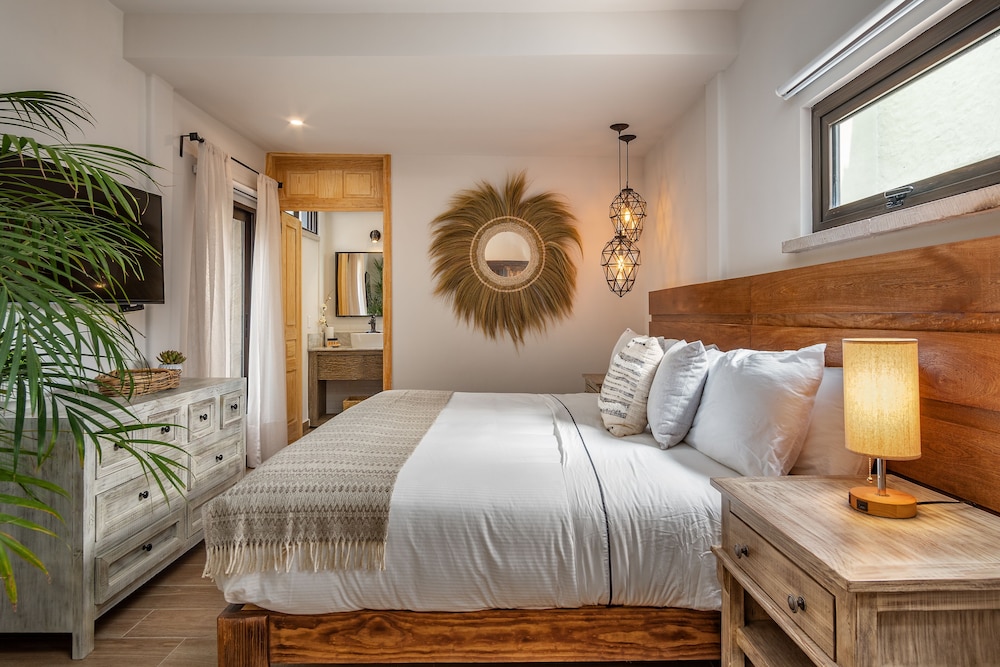 Signature Apartment, 1 King Bed, Non Smoking, Kitchenette