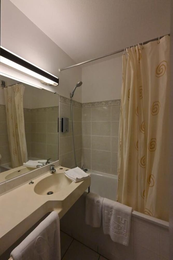Standard Room, 2 Twin Beds photo 2
