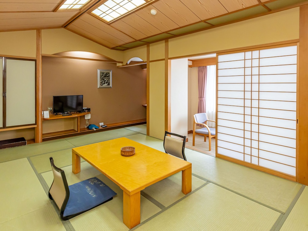 Traditional Room, Non Smoking, Shared Bathroom