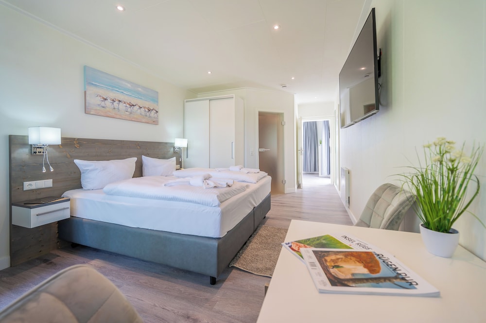 Family Twin Room, Balcony, Partial Sea View