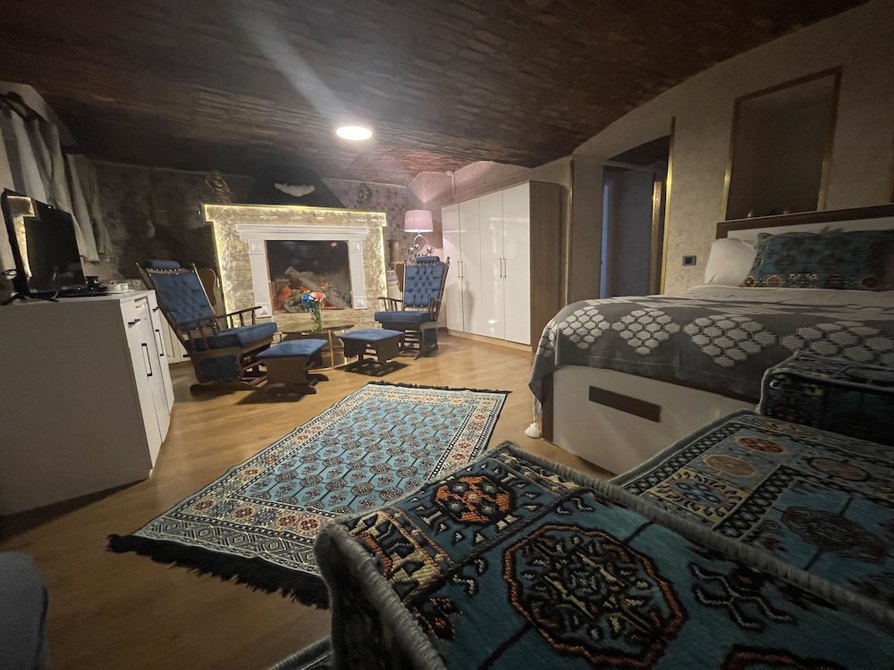 Traditional Suite, Garden Area photo 1