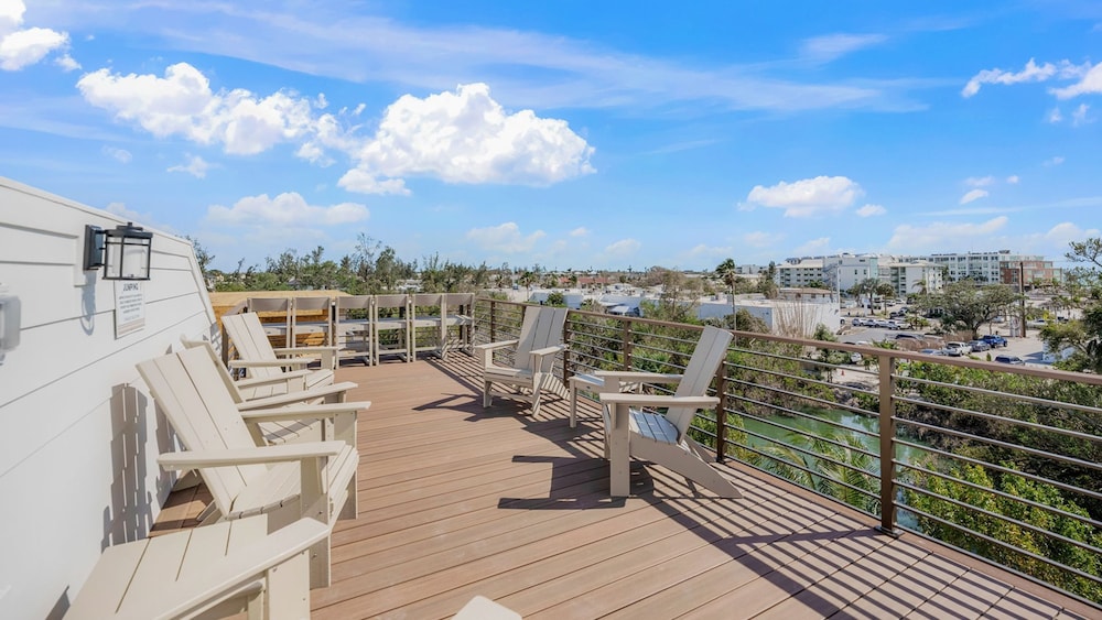 Deep Blue Sea in Sarasota, 사진 21