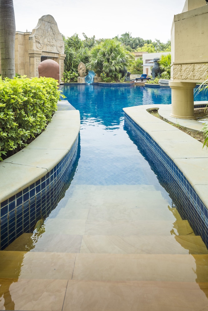 Deluxe Twin Room, 2 Twin Beds, Pool Access - Photo 2